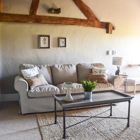 The Threshing Barn At Penrhos Court Villa Kington  Eksteriør billede