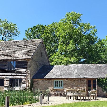 The Threshing Barn At Penrhos Court Villa Kington  Værelse billede