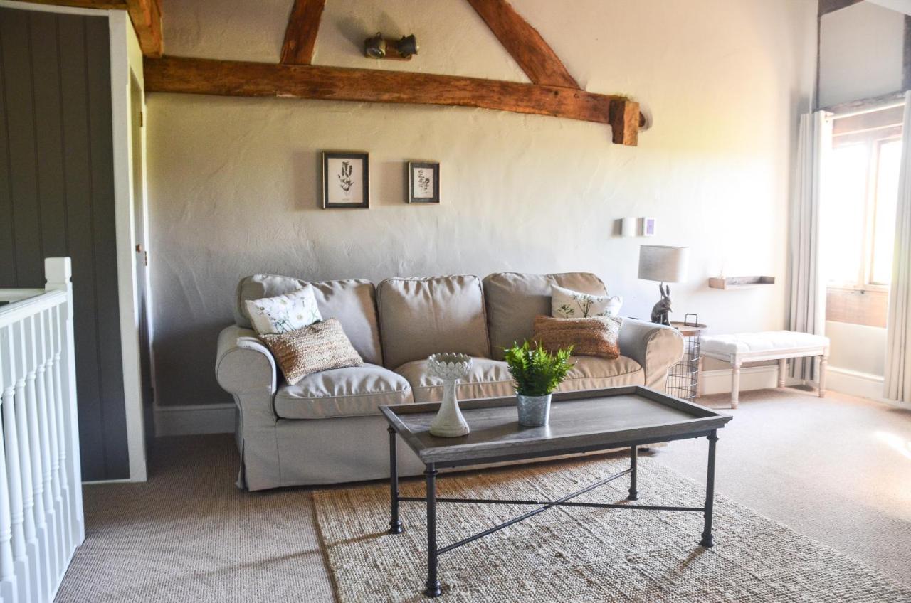 The Threshing Barn At Penrhos Court Villa Kington  Eksteriør billede