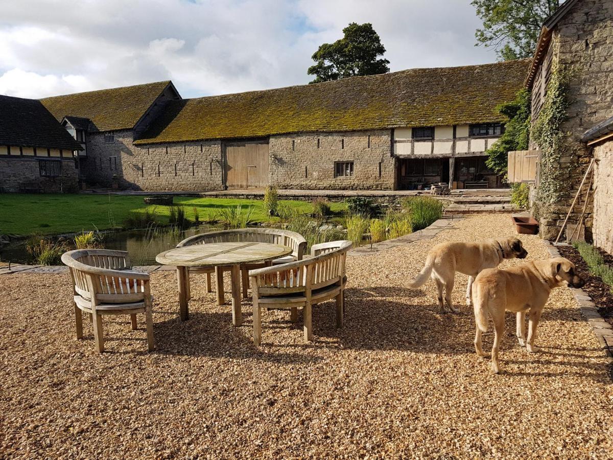 The Threshing Barn At Penrhos Court Villa Kington  Eksteriør billede